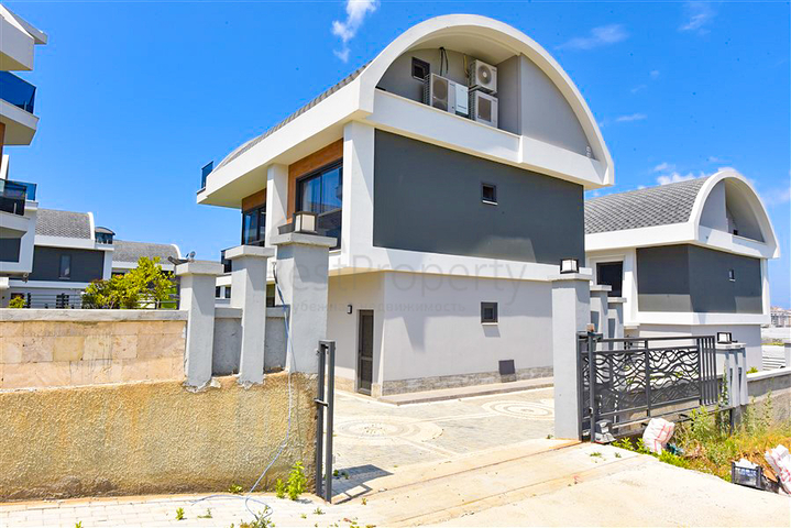 4+1 villa with modern design in the picturesque Kargicak area