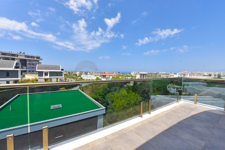 4+1 villa with modern design in the picturesque Kargicak area