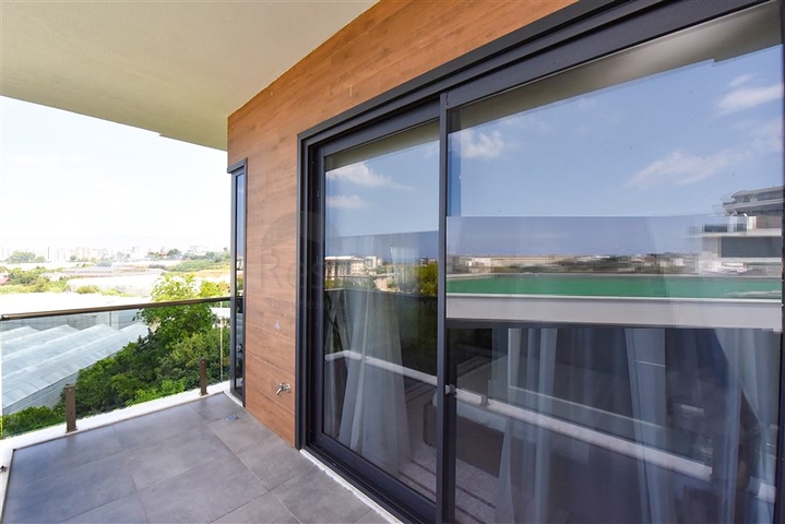 4+1 villa with modern design in the picturesque Kargicak area