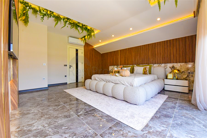 4+1 villa with modern design in the picturesque Kargicak area