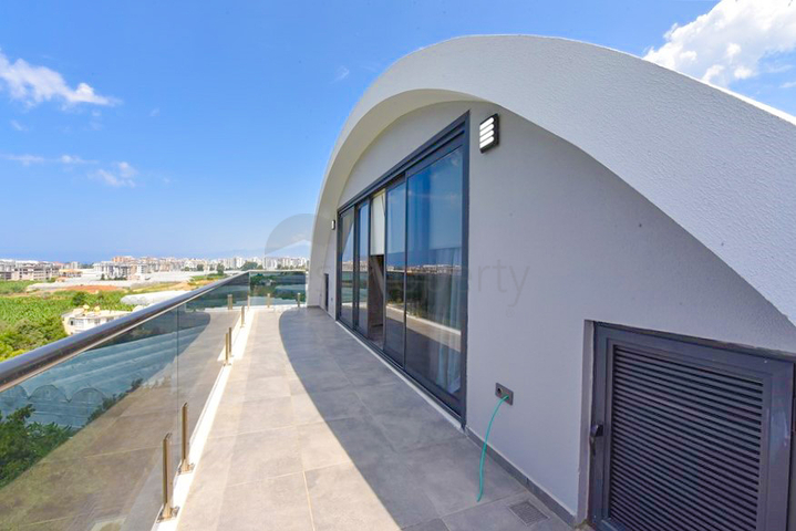 4+1 villa with modern design in the picturesque Kargicak area