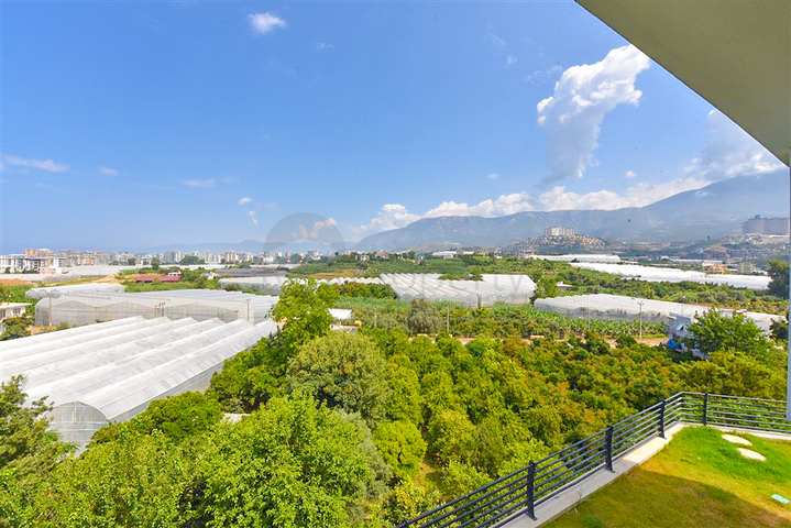 4+1 villa with modern design in the picturesque Kargicak area