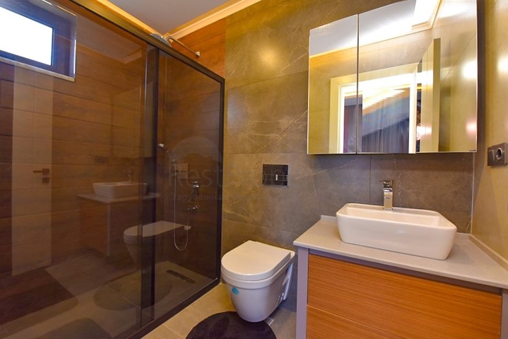 4+1 villa with modern design in the picturesque Kargicak area