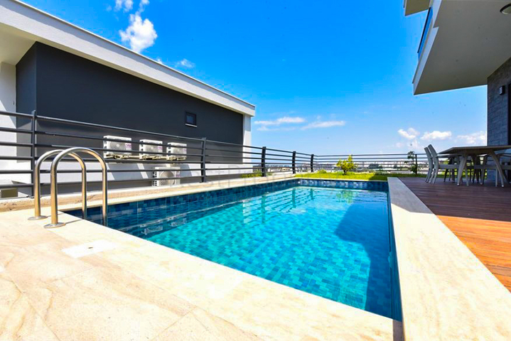 4+1 villa with modern design in the picturesque Kargicak area