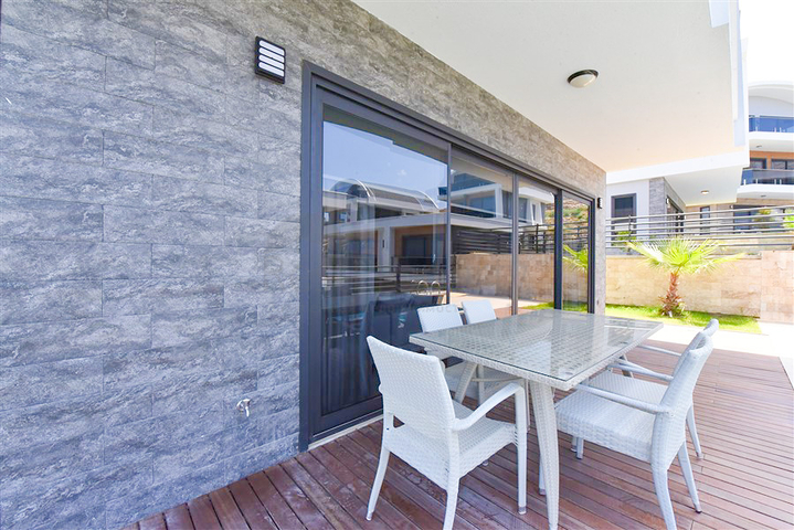 4+1 villa with modern design in the picturesque Kargicak area