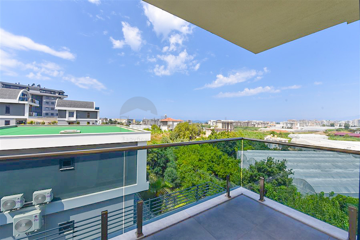 4+1 villa with modern design in the picturesque Kargicak area