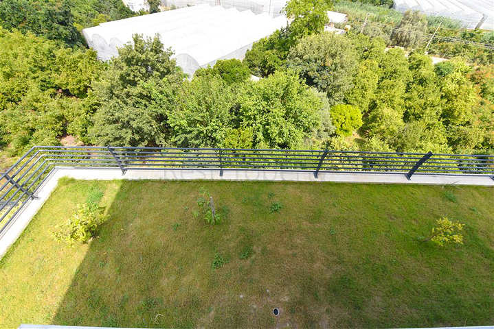 4+1 villa with modern design in the picturesque Kargicak area