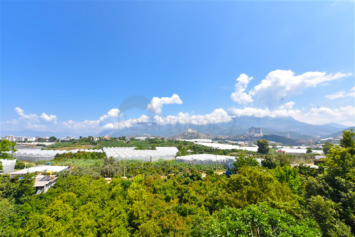 4+1 villa with modern design in the picturesque Kargicak area