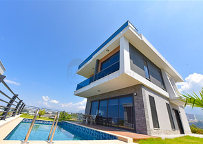 4+1 villa with modern design in the picturesque Kargicak area