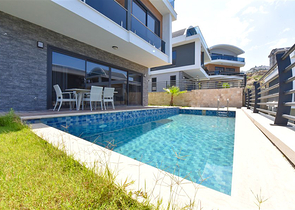 4+1 villa with modern design in the picturesque Kargicak area