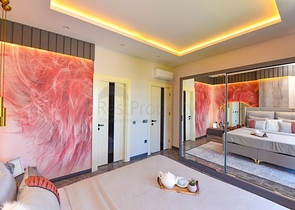 4+1 villa with modern design in the picturesque Kargicak area