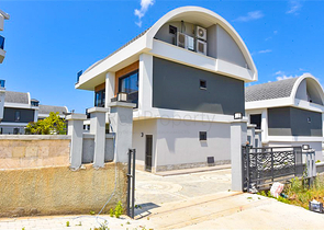 4+1 villa with modern design in the picturesque Kargicak area
