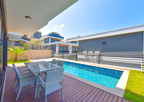 4+1 villa with modern design in the picturesque Kargicak area