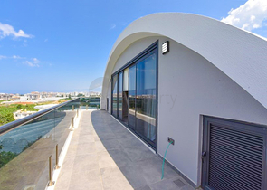 4+1 villa with modern design in the picturesque Kargicak area