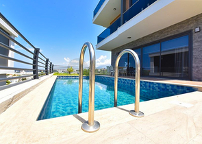 4+1 villa with modern design in the picturesque Kargicak area