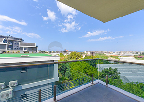 4+1 villa with modern design in the picturesque Kargicak area