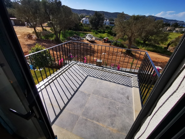 Villas in the picturesque area of Turkbukyu, surrounded by dense greenery. 