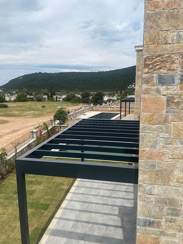 Villas in the picturesque area of Turkbukyu, surrounded by dense greenery. 