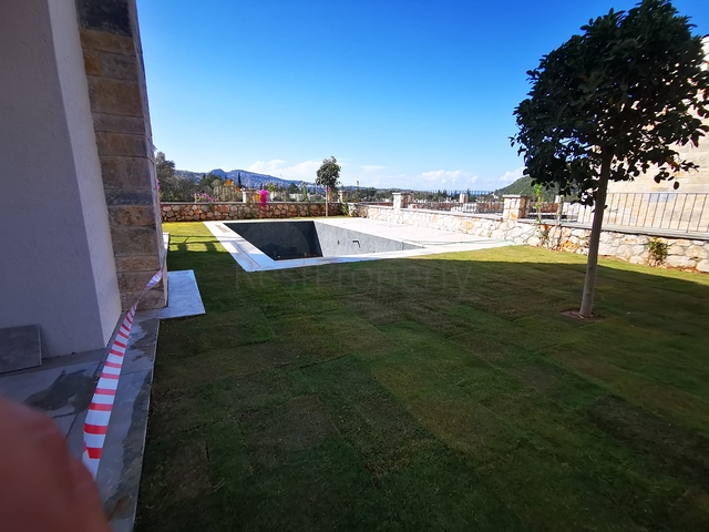 Villas in the picturesque area of Turkbukyu, surrounded by dense greenery. 