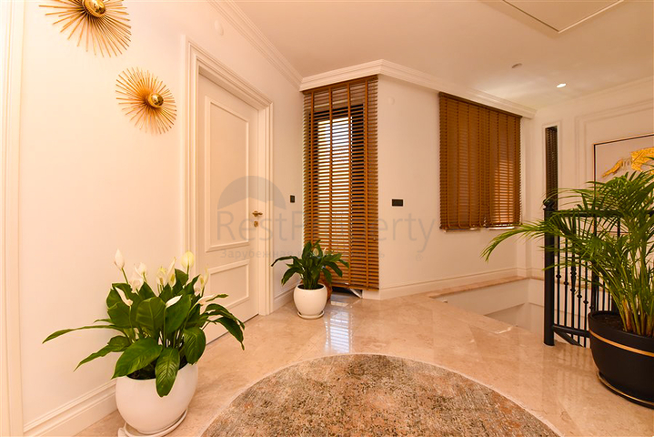 Designer renovated villa 5+1