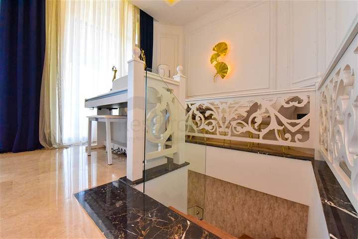 Designer renovated villa 5+1