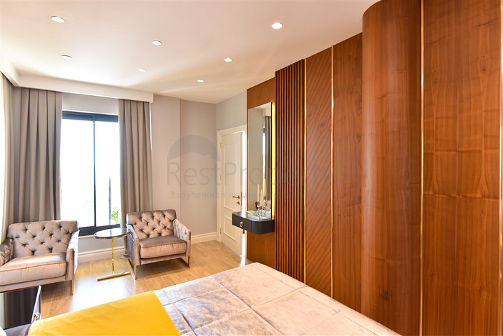 Designer renovated villa 5+1