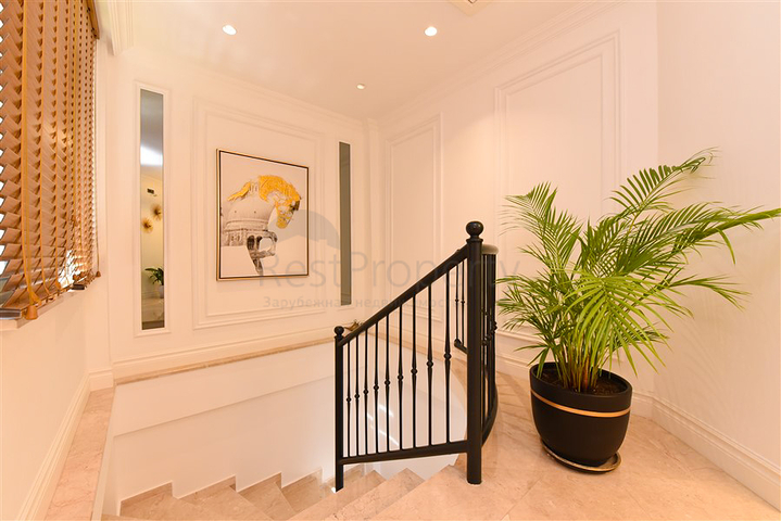 Designer renovated villa 5+1