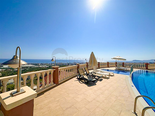 Designer renovated villa 5+1