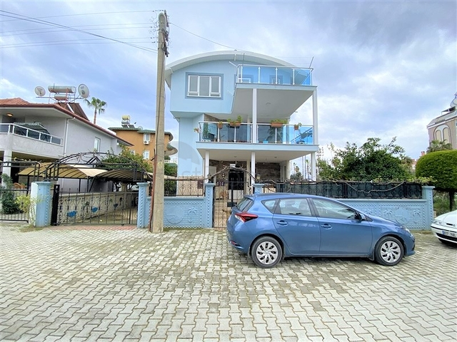 6+2 villa with pool in Konakli area