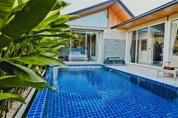 Three-bedroom villas with private pool 10 minutes from the sea