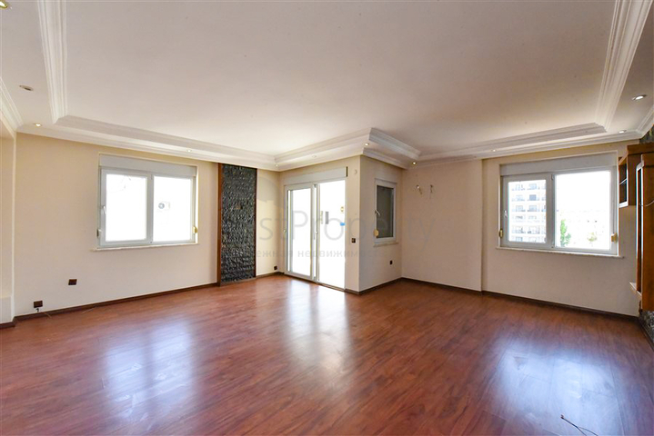 Spacious 3+1 penthouse from the owner with a separate kitchen 200 meters from the sea in the Oba area