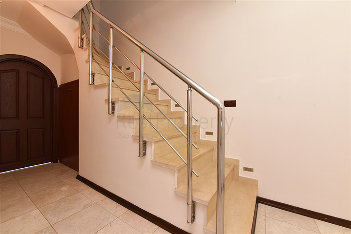 Spacious 3+1 penthouse from the owner with a separate kitchen 200 meters from the sea in the Oba area