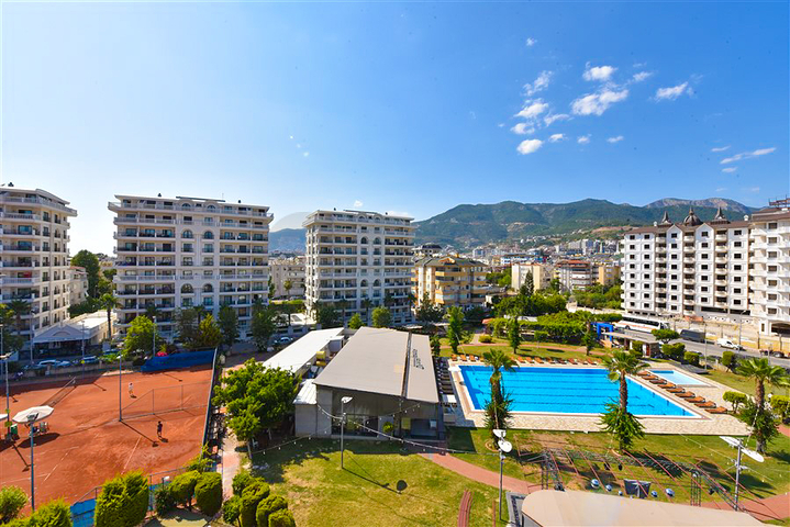 Spacious 3+1 penthouse from the owner with a separate kitchen 200 meters from the sea in the Oba area