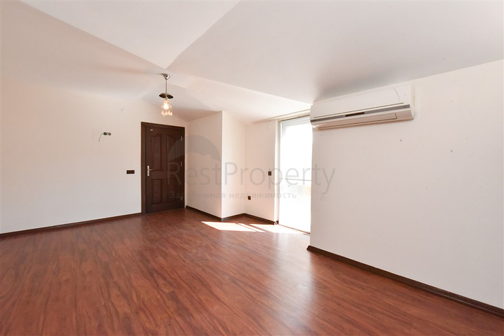 Spacious 3+1 penthouse from the owner with a separate kitchen 200 meters from the sea in the Oba area