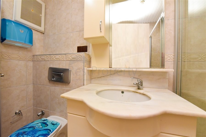 Spacious 3+1 penthouse from the owner with a separate kitchen 200 meters from the sea in the Oba area