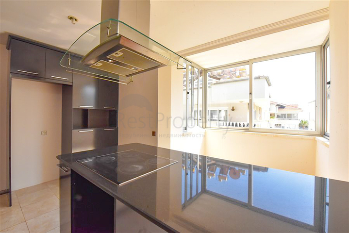 Spacious 3+1 penthouse from the owner with a separate kitchen 200 meters from the sea in the Oba area