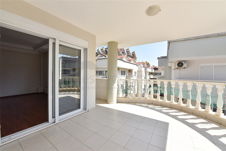 Spacious 3+1 penthouse from the owner with a separate kitchen 200 meters from the sea in the Oba area