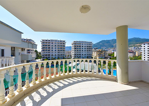 Spacious 3+1 penthouse from the owner with a separate kitchen 200 meters from the sea in the Oba area
