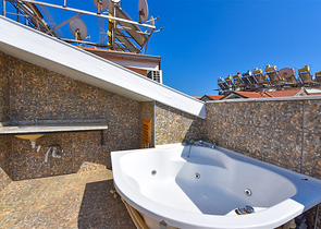 Spacious 3+1 penthouse from the owner with a separate kitchen 200 meters from the sea in the Oba area