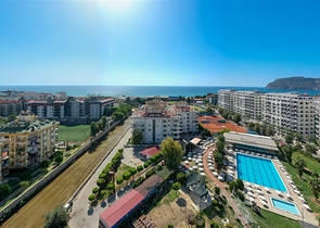 Spacious 3+1 penthouse from the owner with a separate kitchen 200 meters from the sea in the Oba area