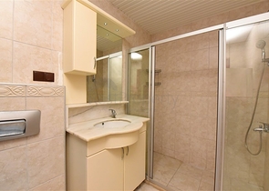 Spacious 3+1 penthouse from the owner with a separate kitchen 200 meters from the sea in the Oba area