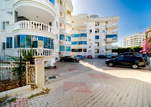 Spacious 3+1 penthouse from the owner with a separate kitchen 200 meters from the sea in the Oba area