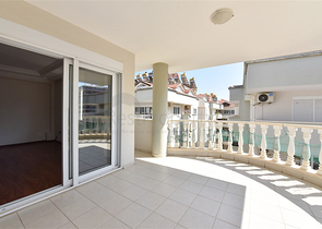 Spacious 3+1 penthouse from the owner with a separate kitchen 200 meters from the sea in the Oba area