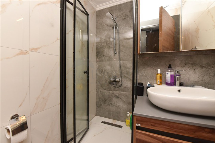 New apartment in the Oba area in a complex with infrastructure