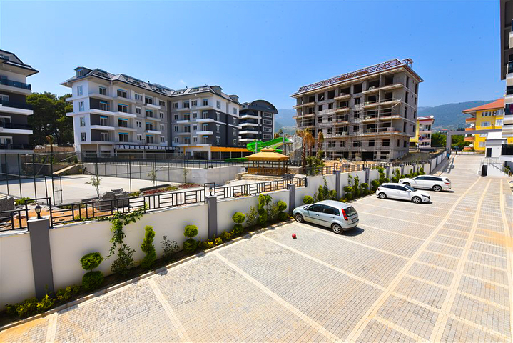 New apartment in the Oba area in a complex with infrastructure