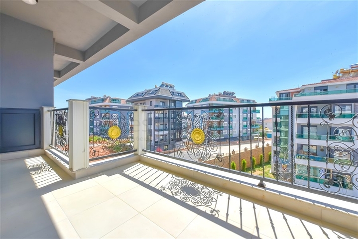 Spacious apartment in a new complex in Oba district