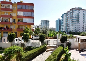 1+1 apartment in the Mahmutlar area at a distance of only 350 meters from the sea 