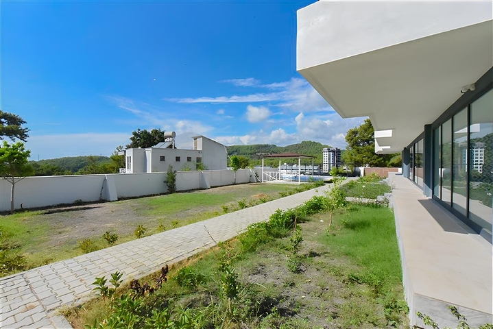 1+1 apartment in a new complex in Avsallar district