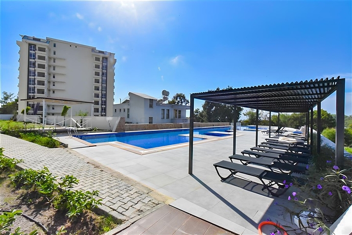 1+1 apartment in a new complex in Avsallar district