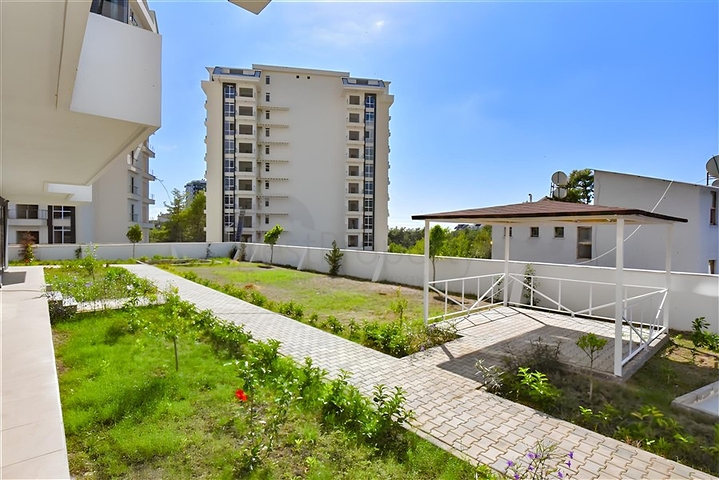 1+1 apartment in a new complex in Avsallar district